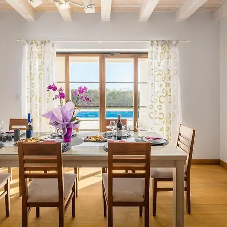 Nyaraló Mit Privatpool Fuer 10 Personen Ca 310 Qm In Barban, Istrien Bucht Von Rasa *