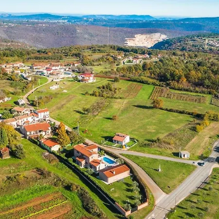 Mit Privatpool Fuer 10 Personen Ca 310 Qm In Barban, Istrien Bucht Von Rasa Nyaraló
