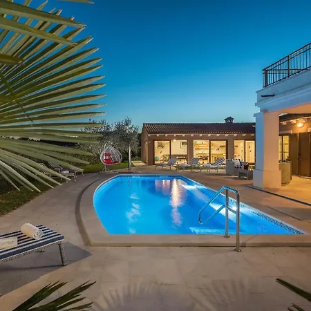 Mit Privatpool Fuer 10 Personen Ca 310 Qm In Barban, Istrien Bucht Von Rasa * Barban