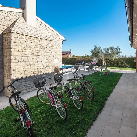 Mit Privatpool Fuer 10 Personen Ca 310 Qm In Barban, Istrien Bucht Von Rasa Nyaraló Barban