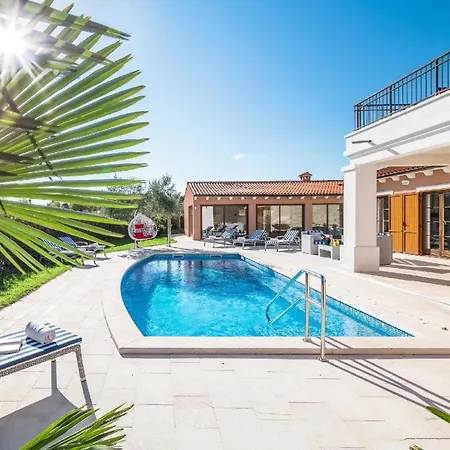 Mit Privatpool Fuer 10 Personen Ca 310 Qm In Barban, Istrien Bucht Von Rasa *